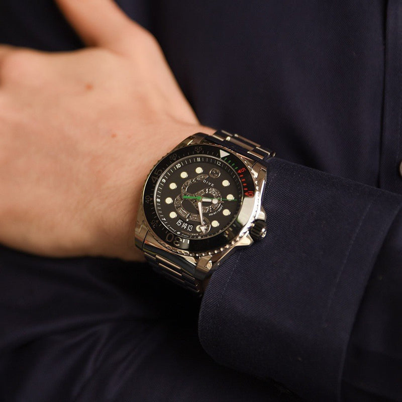 Shop Gucci Dive Snake Black Dial Silver Steel Strap Watch For Men - YA136218 in USA