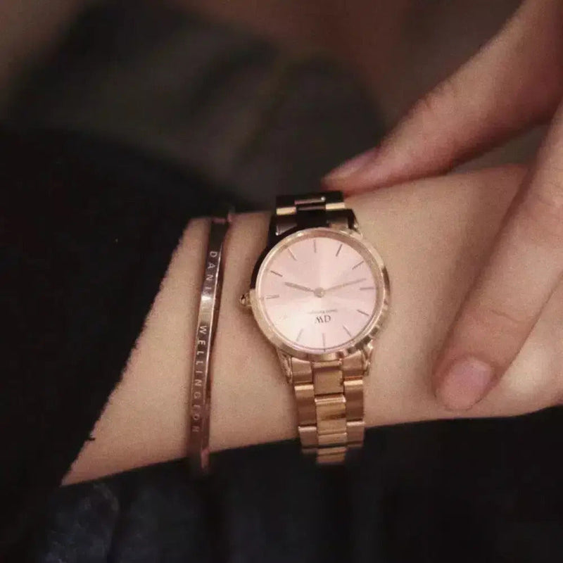 Daniel Wellington Iconic Donna Pink Dial Rose Gold Steel Strap Watch For Women - DW00100331 Buy Now By Daniel Wellington