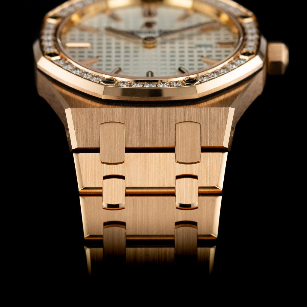 Audemars Piguet Royal Oak Quartz White Dial Rose Gold Steel Strap Watch for Women - 67651OR.ZZ.1261OR.01