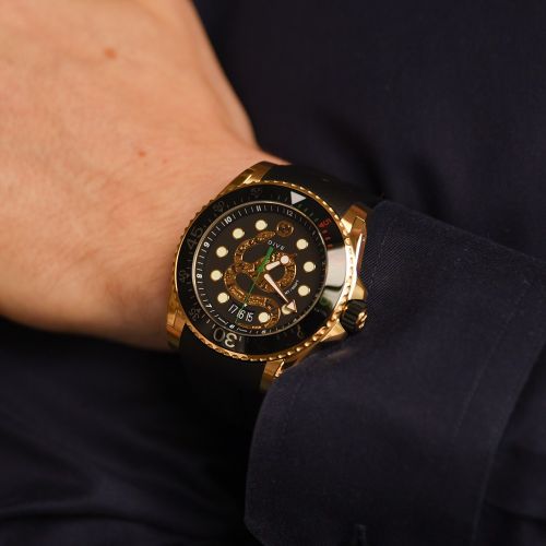 Shop Gucci Dive Quartz Black Dial Black Rubber Strap Watch For Men - YA136219 in USA