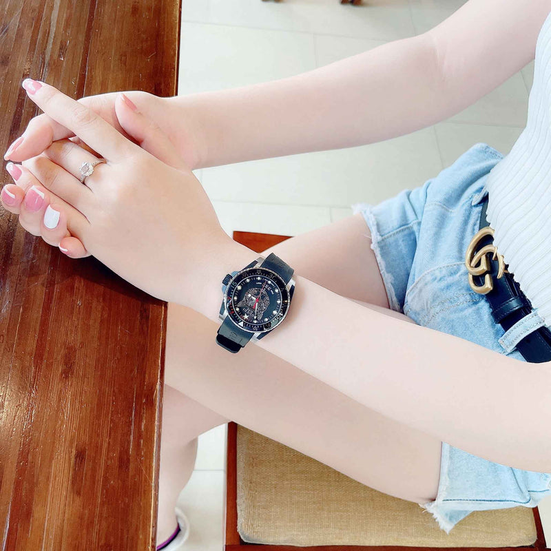 Shop Gucci Dive Feline Black Dial Black Rubber Strap Watch For Men - YA136323 in USA