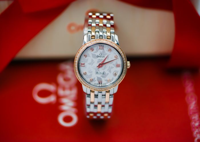 Shop Omega De Ville Prestige Quartz Diamonds Silver Dial Two Tone Steel Strap Watch for Women - 424.25.27.60.52.001 in USA